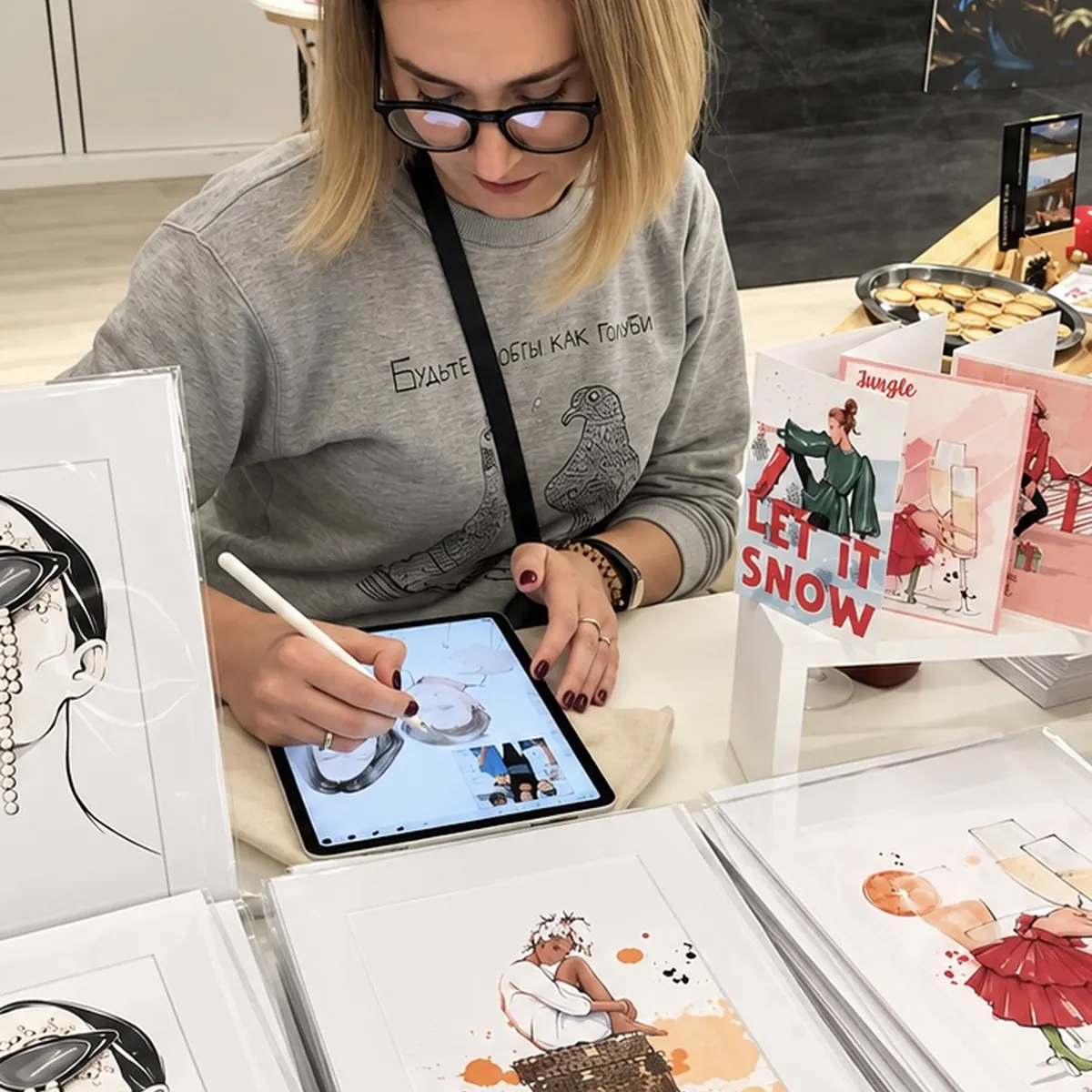 Jenny Nazarova drawing a guest portrait on iPad at an event